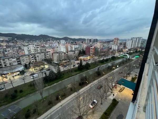 Tirane, ofert zyre Kati 8, 200 m² 2.400 Euro (Tirana, Albania)