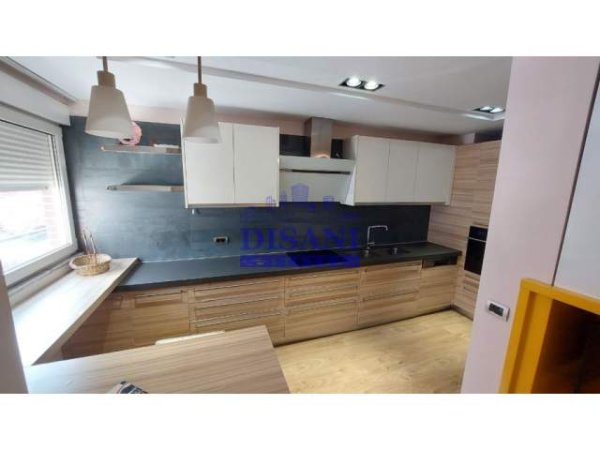 Tirane, jepet me qera apartament 120 m² 650 Euro (Mozaiku i Tiranes)