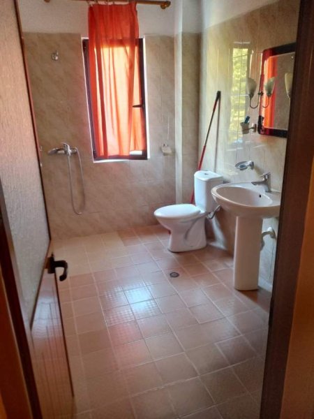 Tirane, jepet me qera apartament 1+1 Kati 4, 54 m² 30.000 Leke (Brryl)