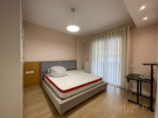 Tirane, jepet me qera apartament 2+1 Kati 2, 112 m² 800 Euro (Kopshti Botanik)