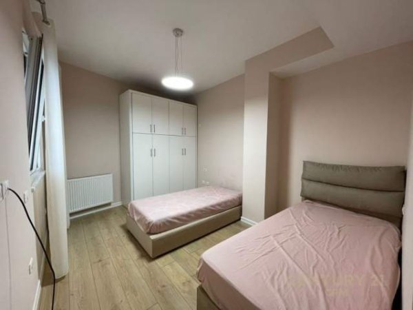 Tirane, jepet me qera apartament 2+1 Kati 2, 112 m² 800 Euro (Kopshti Botanik)