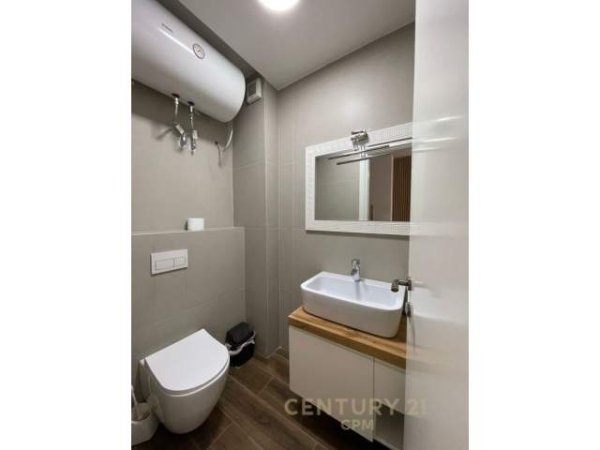 Tirane, jepet me qera apartament 2+1 Kati 2, 112 m² 800 Euro (Kopshti Botanik)