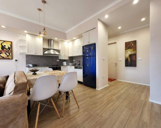 Tirane, jepet me qera apartament 2+1+BLK Kati 9, 90 m² 850 Euro (Myslym shyri)