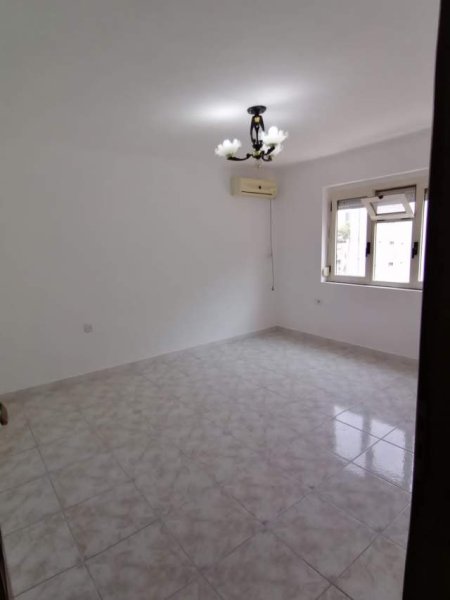 Tirane, jepet me qera apartament 2+1+A+BLK Kati 6, 105 m² 400 Euro (Islam Alla)