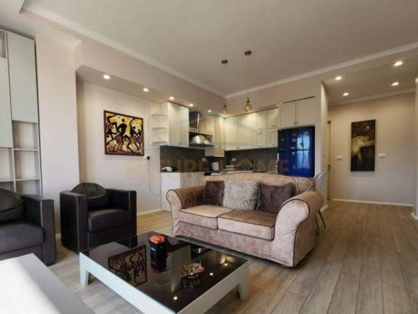 Tirane, jepet me qera apartament 2+1+BLK Kati 9, 90 m² 850 Euro (Rruga Islam Alla)