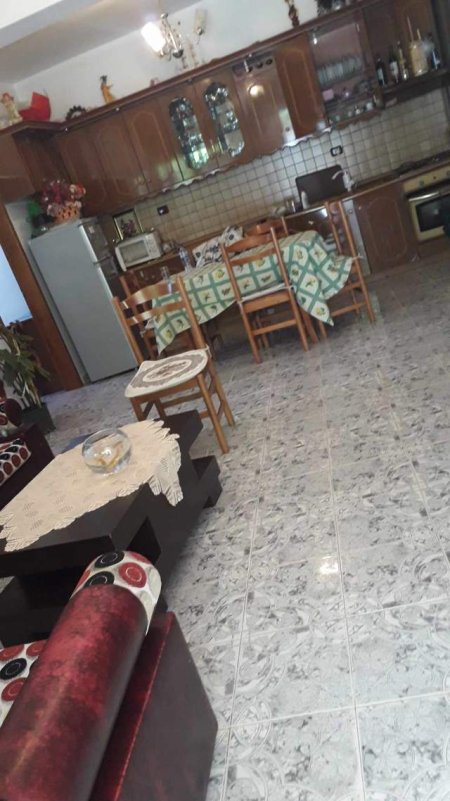 Lungomare, Japim dhoma me qera . 2500 leke te reja nata (dhimiter konomi)