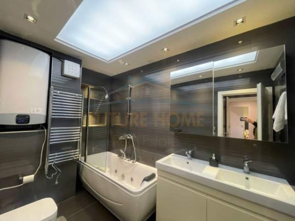 Tirane, jepet me qera 3+1+BLK Kati 8, 125 m² 900 Euro (Kompleksi Kontakt)
