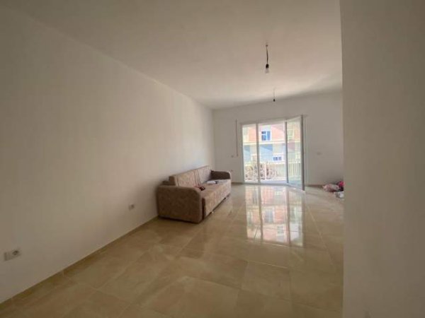 Tirane, jepet me qera apartament 2+1 Kati 1, 89 m² 500 Euro (Rruga e Barrikadave)