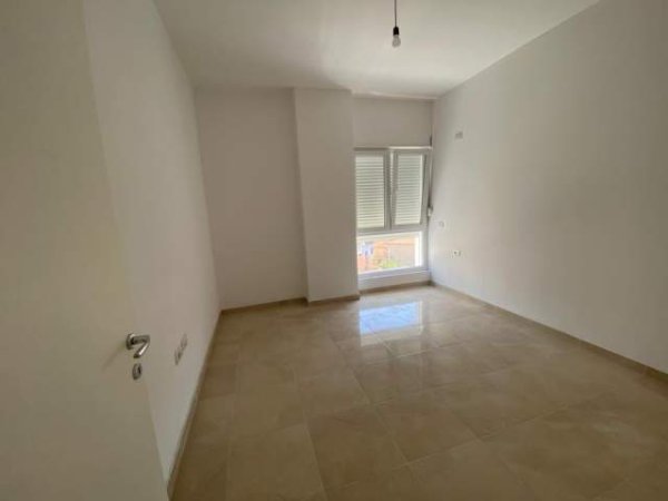 Tirane, jepet me qera apartament 1+1 Kati 5, 63 m² 350 Euro (Rruga e Barrikadave)