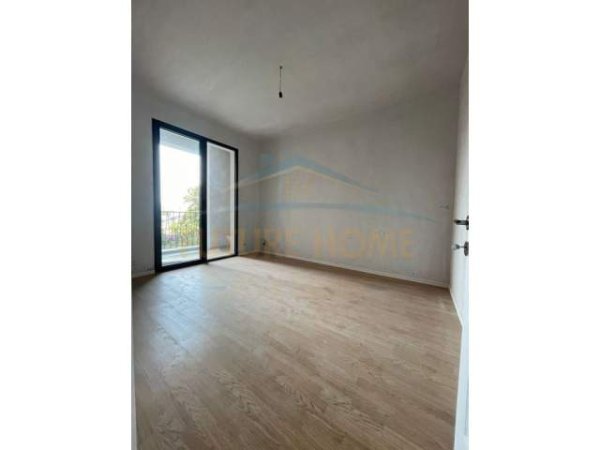 Tirane, jepet me qera apartament 1+1 Kati 1, 67 m² 400 Euro (Rruga Kongresi Manastirit)