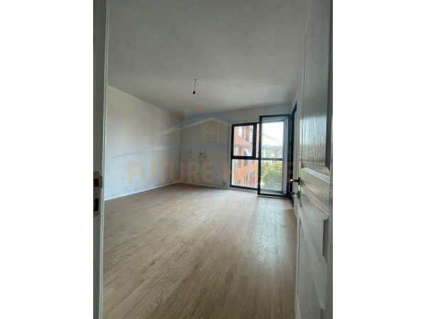 Tirane, jepet me qera apartament 1+1 Kati 1, 67 m² 400 Euro (Rruga Kongresi Manastirit)