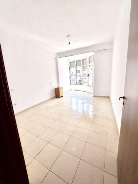 Tirane, shitet apartament 2+1 125 m² 118.000 Euro (Astir ,Bar Artisti)