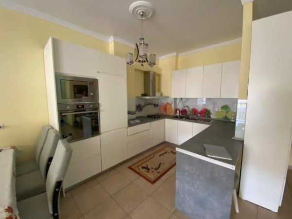 Tirane, ofert apartament Kati 3, 110 m² 400 Euro (kthesa e kamzes)