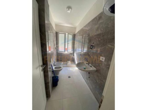 Tirane, jepet me qera apartament 2+1+BLK Kati 3, 87 m² 450 Euro (Teodor Keko)