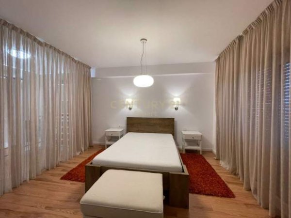 Jepet me qera apartament 3+1 1.600 Euro (kodra e diellit)