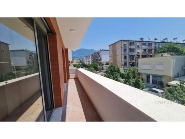 Tirane, ofert ambjent biznesi Kati 1, 100 m² 600 Euro (Rruga e Dibres Tirana, Albania)