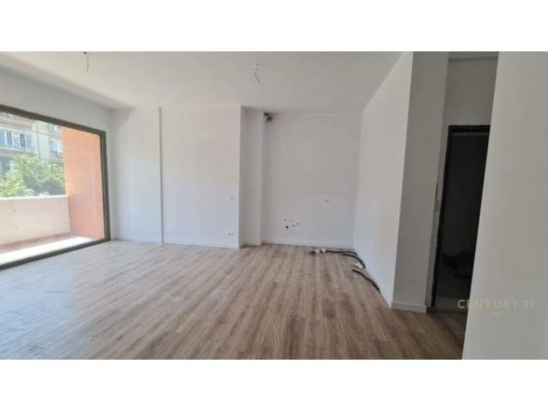 Tirane, ofert ambjent biznesi Kati 1, 100 m² 600 Euro (Rruga e Dibres Tirana, Albania)