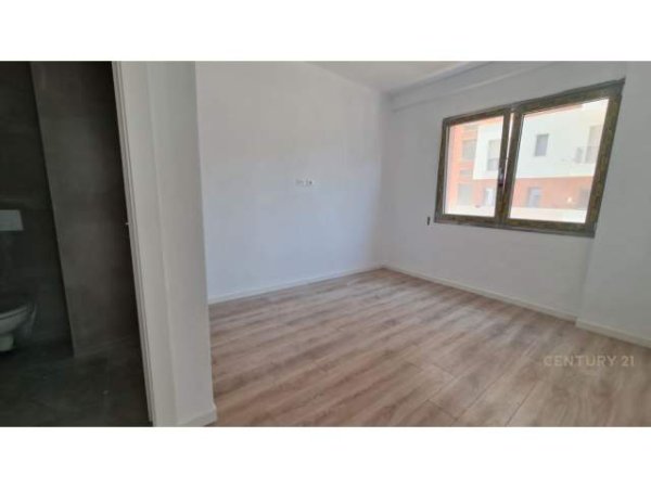 Tirane, ofert ambjent biznesi Kati 1, 100 m² 600 Euro (Rruga e Dibres Tirana, Albania)