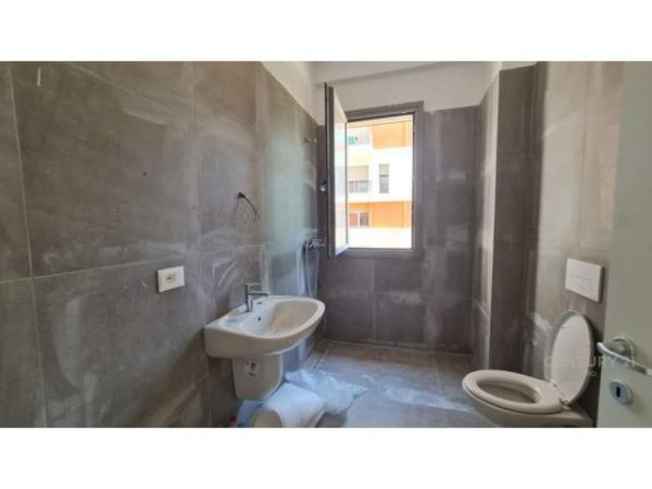 Tirane, ofert ambjent biznesi Kati 1, 100 m² 600 Euro (Rruga e Dibres Tirana, Albania)