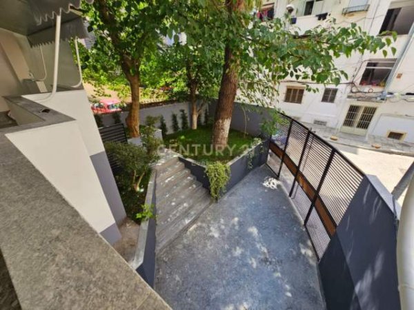 Tirane, shitet ambjent biznesi Kati 0, 43 m² 155.000 Euro (ZOGU i ZI)