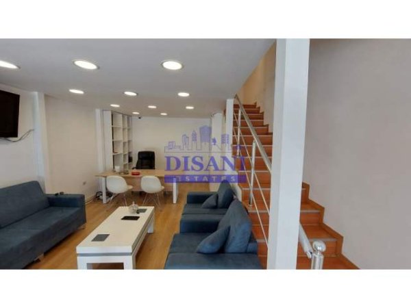 Tirane, jepet me qera apartament duplex 54 m² 750 Euro (Rruga e Kavajes)