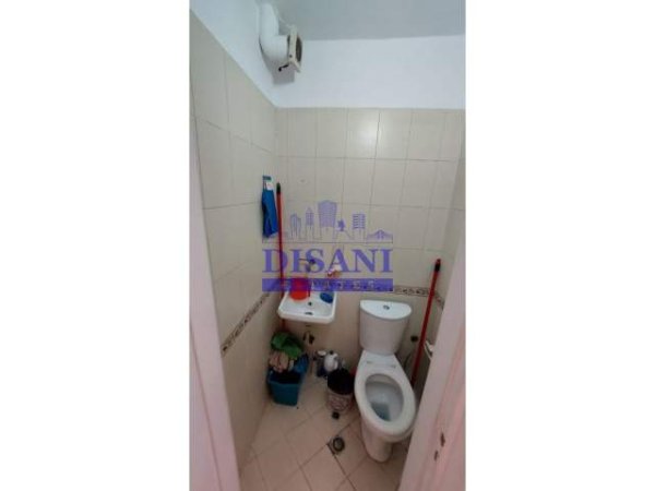 Tirane, jepet me qera apartament duplex 54 m² 750 Euro (Rruga e Kavajes)