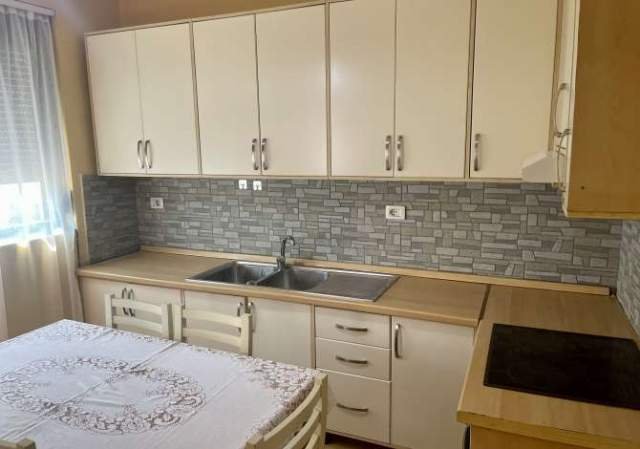 Tirane, jepet me qera apartament 2+1+BLK Kati 9, 90 m² 450 Euro (medar shtylla)