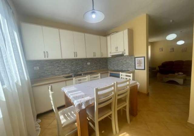 Tirane, jepet me qera apartament 2+1+BLK Kati 9, 90 m² 450 Euro (medar shtylla)