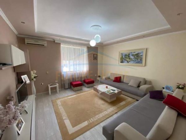 Tirane, shitet apartament 2+1+BLK Kati 5, 85 m² 103.000 Euro (Rruga Frosina Plaku)