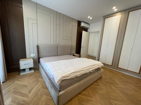 Tirane, jepet me qera apartament 2+1 Kati 8, 121 m² 1.650 Euro (Rruga e Barrikadave)