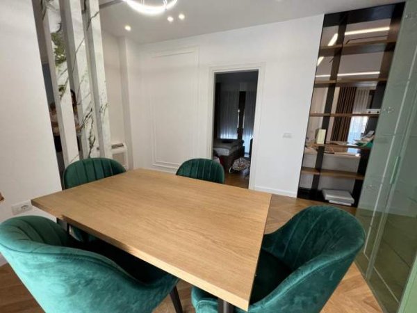 Tirane, jepet me qera apartament 2+1 Kati 8, 121 m² 1.650 Euro (Rruga e Barrikadave)