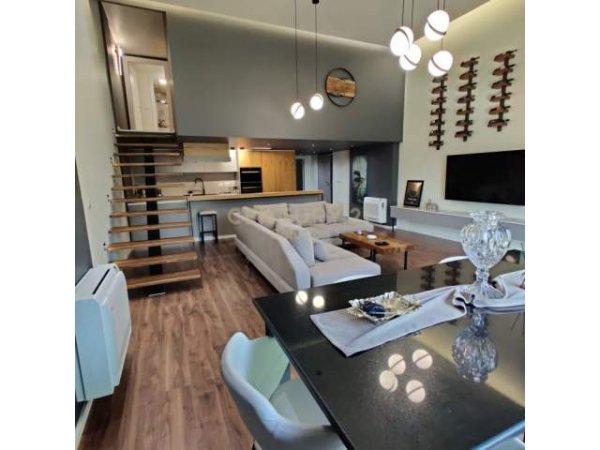Tirane, jepet me qera apartament duplex 2+1 120 m² 600 Euro (Fresku)