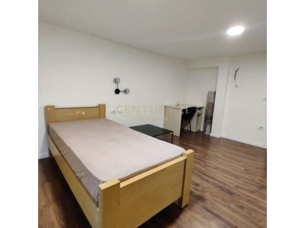 Tirane, jepet me qera apartament duplex 2+1 120 m² 600 Euro (Fresku)