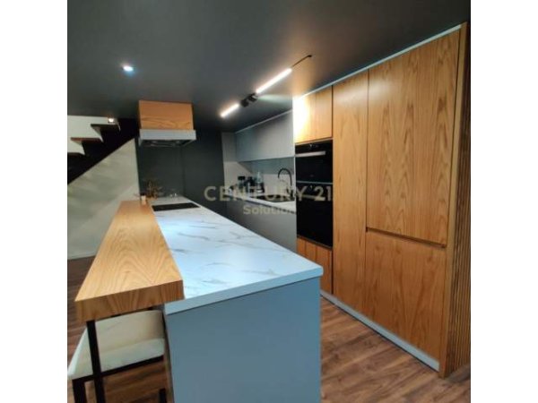 Tirane, jepet me qera apartament duplex 2+1 120 m² 600 Euro (Fresku)