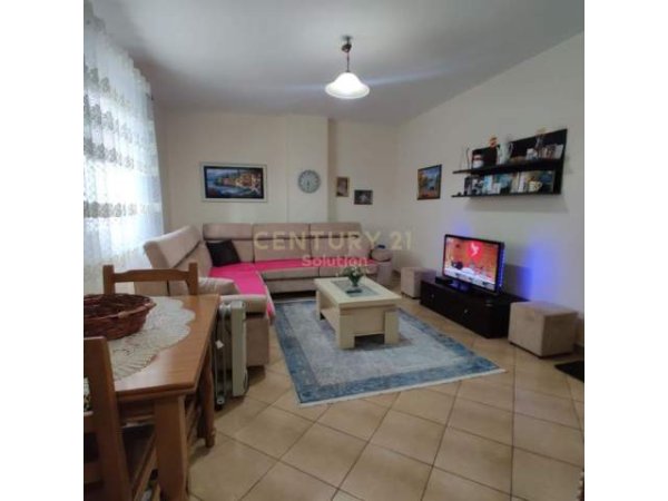 Tirane, shitet apartament 1+1 Kati 1, 72 m² 75.000 Euro (Prane Amerikan 2, Rr. e Dibres)