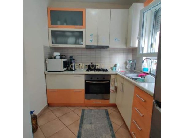 Tirane, shitet apartament 1+1 Kati 1, 72 m² 75.000 Euro (Prane Amerikan 2, Rr. e Dibres)