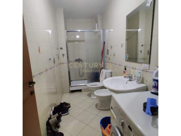 Tirane, shitet apartament 1+1 Kati 1, 72 m² 75.000 Euro (Prane Amerikan 2, Rr. e Dibres)