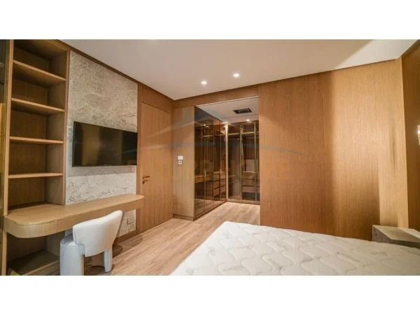 Tirane, jepet me qera Vile 3+1 , 359 m² 5.000 € (Luminor Residenc)
