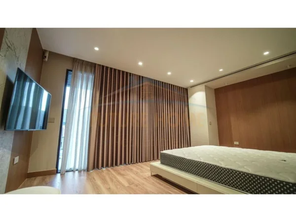 Tirane, jepet me qera Vile 3+1 , 359 m² 5.000 € (Luminor Residenc)