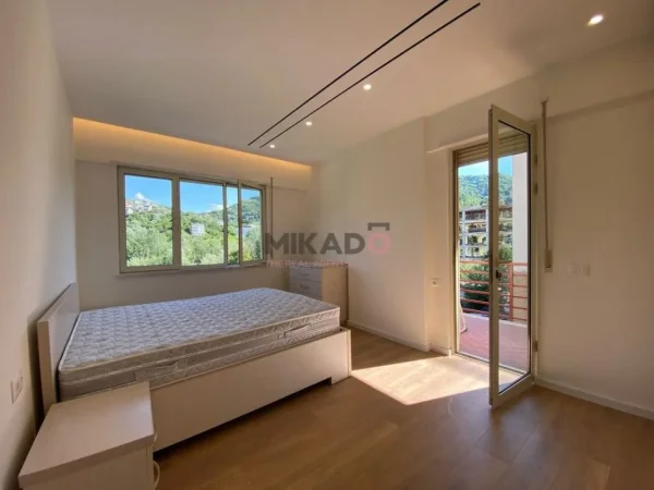 Tirane, jepet me qera apartament 3+1+Aneks+Ballkon Kati 2, 131 m² 1.100 € (Liqeni i Thate)