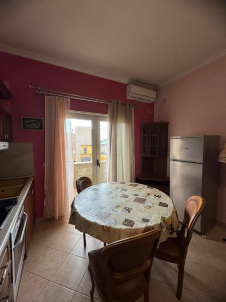 Tirane, jepet me qera apartament 1+1+Ballkon Kati 3, 60 m² 400 € (afer Shkolles Marin Barleti)