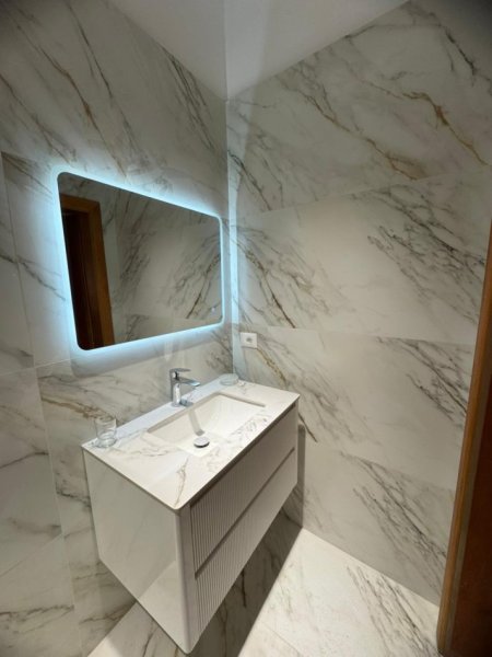 Tirane, jepet me qera apartament 1+1+Ballkon Kati 3, 60 m² 400 € (afer Shkolles Marin Barleti)