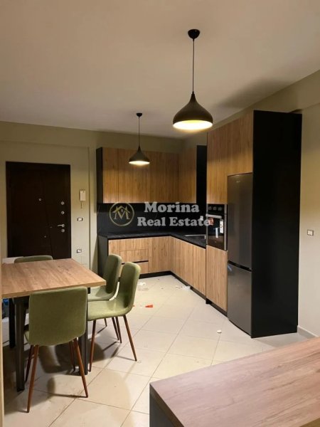 Tirane, jepet me qera apartament 2+1 Kati 3, 100 m² 700 € (Kopshti Botanik)