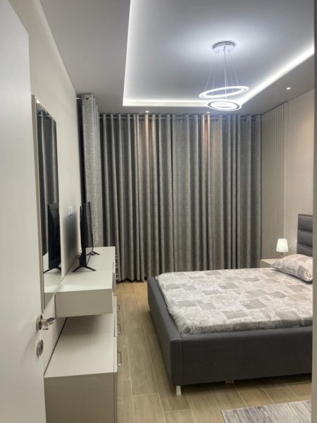 Tirane, jepet me qera apartament 1+1 Kati 5, 65 m² 850 € (Komuna e Parisit (pranë Olimpikut))
