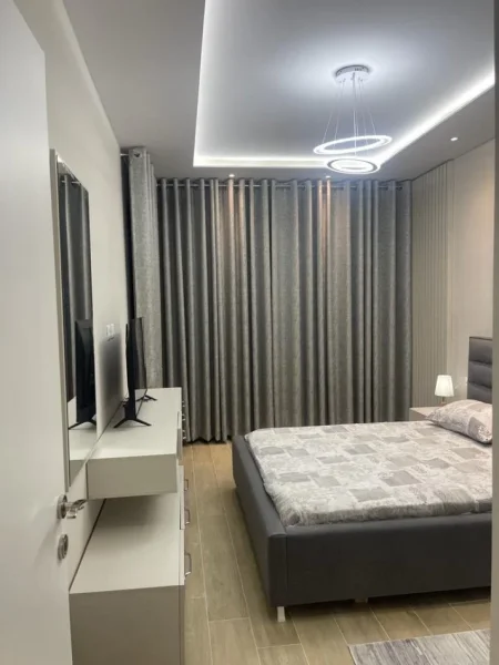 Tirane, jepet me qera apartament 1+1 Kati 5, 65 m² 850 € (Komuna e Parisit (pranë Olimpikut))