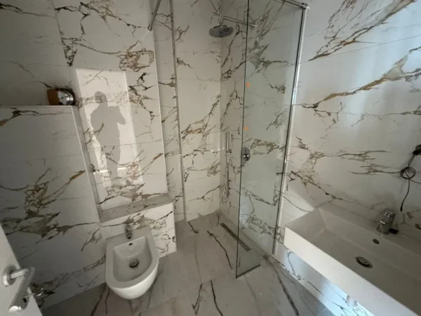 Tirane, shitet apartament 2+1 Kati 6, 100 m² 