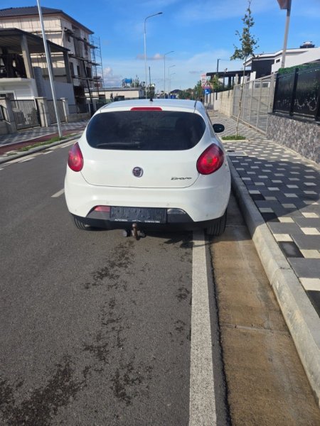 Tirane, shitet makine Fiat Nafte, e bardhë manuale Kondicioner 166.000 km 3.000 €