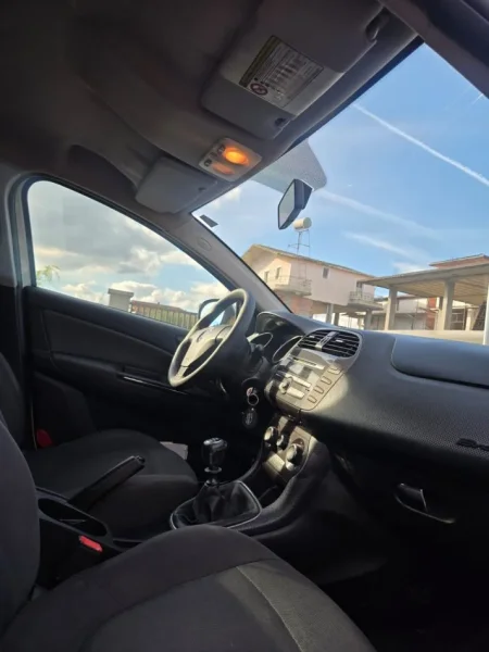 Tirane, shitet makine Fiat Nafte, e bardhë manuale Kondicioner 166.000 km 3.000 €