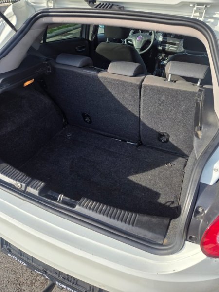 Tirane, shitet makine Fiat Nafte, e bardhë manuale Kondicioner 166.000 km 3.000 €