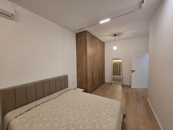 Tirane, jepet me qera apartament 2+1+Ballkon Kati 5, 95 m² 1.500 € 